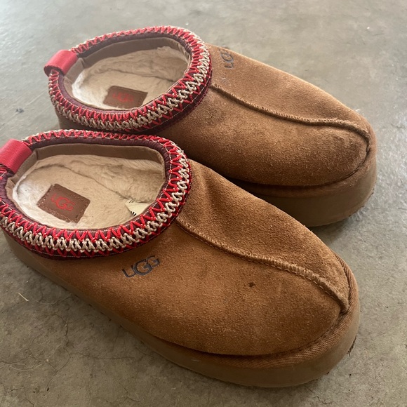 UGG Tan Suede Slippers with Red Stitching - Picture 1 of 3